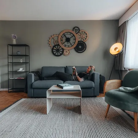 Zentrale Laenggasse - Ruhig - Gratis Parking - Oev Vor Der Tuer Apartman Bern