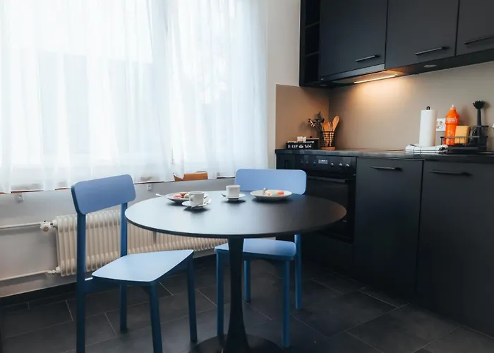 Zentrale Laenggasse - Ruhig - Gratis Parking - Oev Vor Der Tuer Appartamento