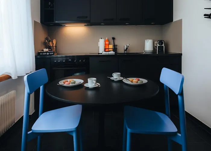 Zentrale Laenggasse - Ruhig - Gratis Parking - Oev Vor Der Tuer Appartamento