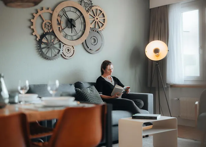 Zentrale Laenggasse - Ruhig - Gratis Parking - Oev Vor Der Tuer Appartamento *