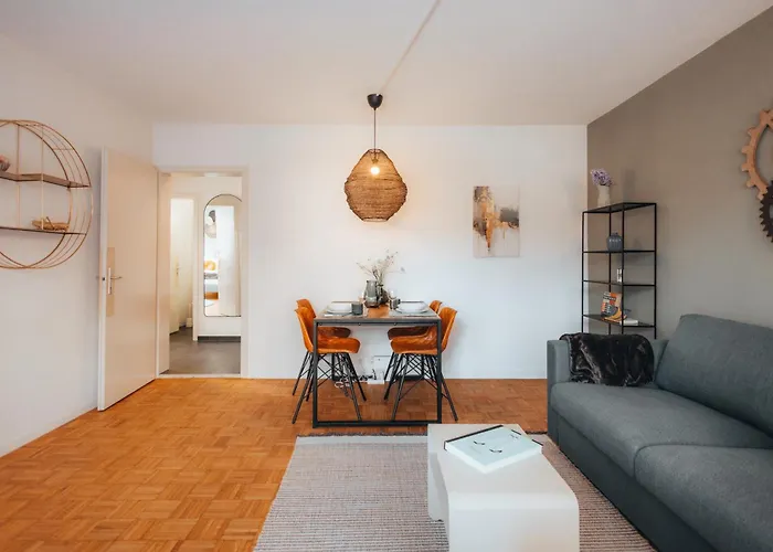 Zentrale Laenggasse - Ruhig - Gratis Parking - Oev Vor Der Tuer Appartamento *