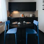 Zentrale Laenggasse - Ruhig - Gratis Parking - Oev Vor Der Tuer Appartamento